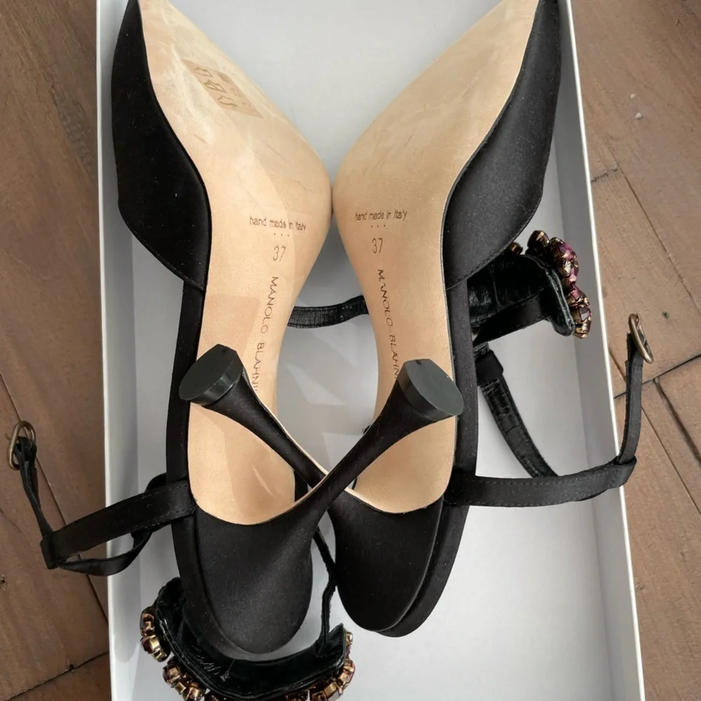 Manolo Blahnik Mabina 105 Satin Pump In Black Satin NWT